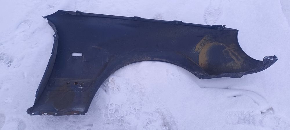 Продам крыло на мерс 210