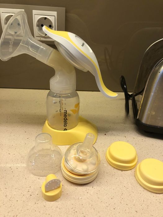 Medela/ Механична помпа за кърма