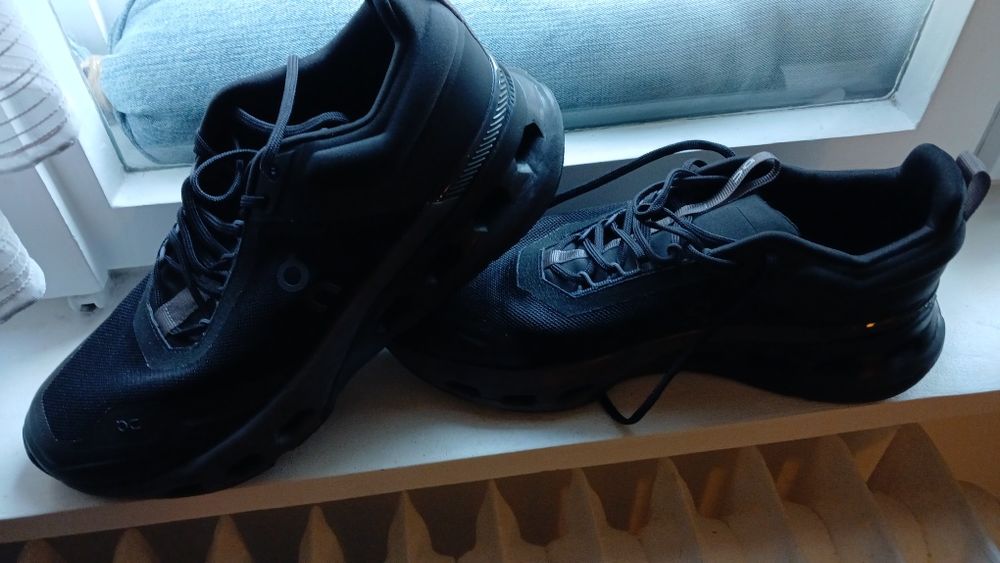 On cloud  30 cm branț 46 marime.