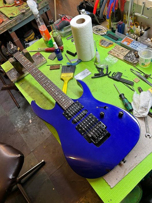 Продам гитару Ibanez