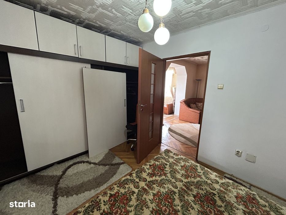 Vand apart.3 cam.ultracentral,B-dul Dragalina,et.1/4,centrala pe gaz