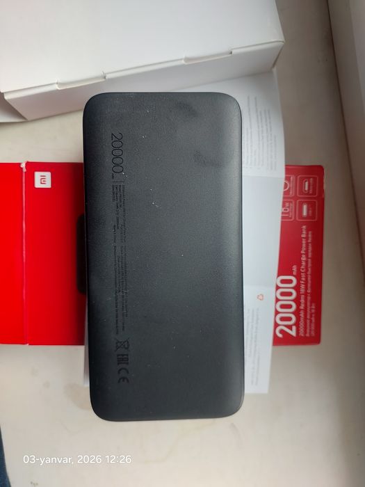 Rasmda Xiaomi Redmi 20000mAh 18W tez quvvatlanuvchi tashqi akkumulyato