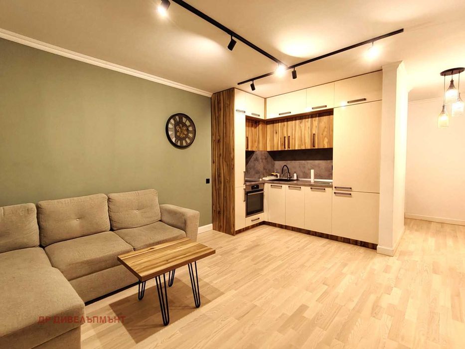 Дава се под наем Тристаен апартамент в София, Драгалевци - 115 кв.м за 896.58 € - Снимка #1