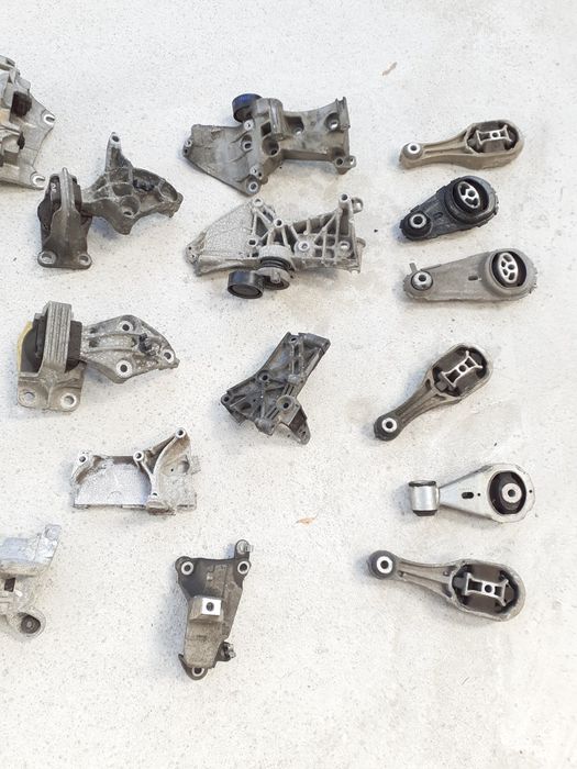 Suport Motor Cutie Accesorii Compresor Alternator Renault Megane 3 1.5