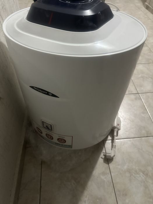 Продам бойлер Аристон за 9000 тысяч