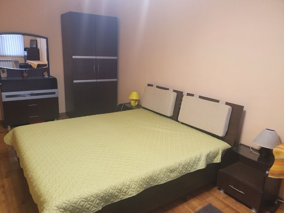 Дава се под наем Тристаен апартамент в София, Оборище - 74 кв.м за 797.64 € - Снимка #1