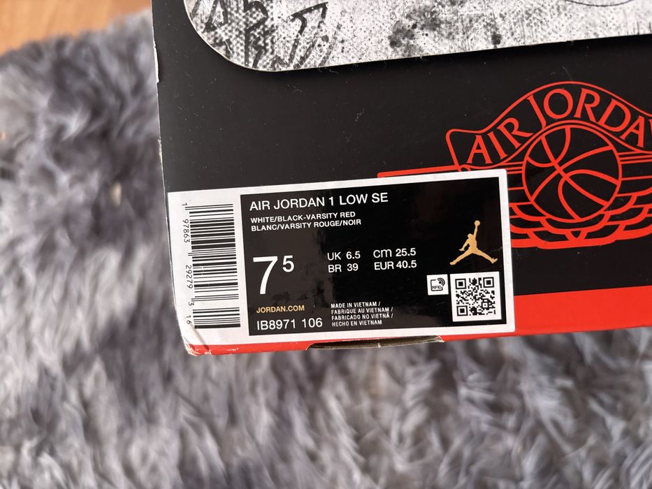 Jordan 1 low SE