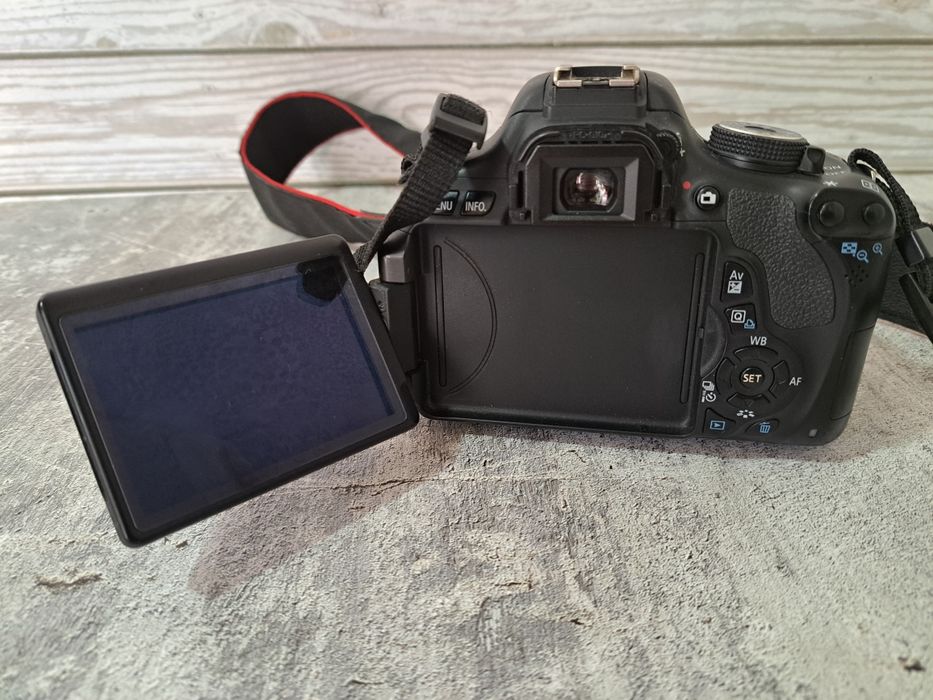 Продам фотоаппарат Canon EOS 600D (идеал)