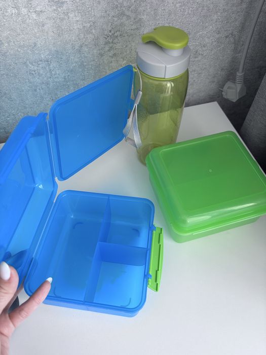 Продам контейнеры и бутылку