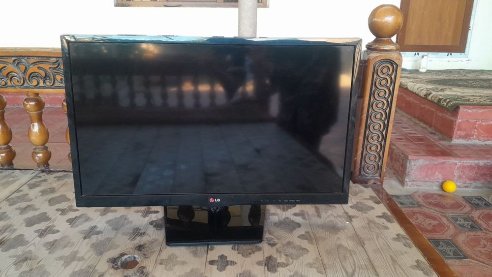 Televizor sotiladi.