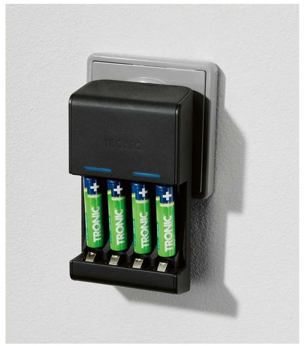 Încărcător de acumulatori AA și AAA, NIMH, nou, realizat in Germania