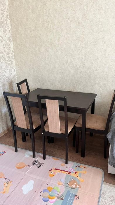 Стол и стуля для дома