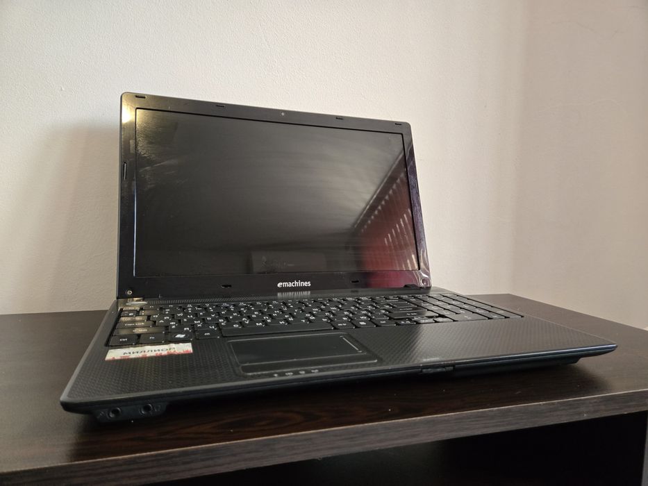 Продавам лаптоп eMachines E732ZG