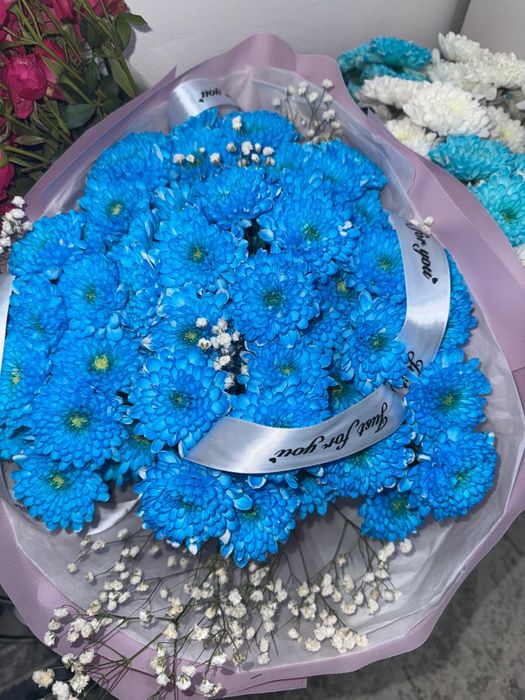 Тип цветов: Крашеные синие хризантемы.