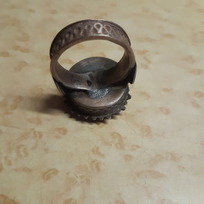 Стар бронзов пръстен