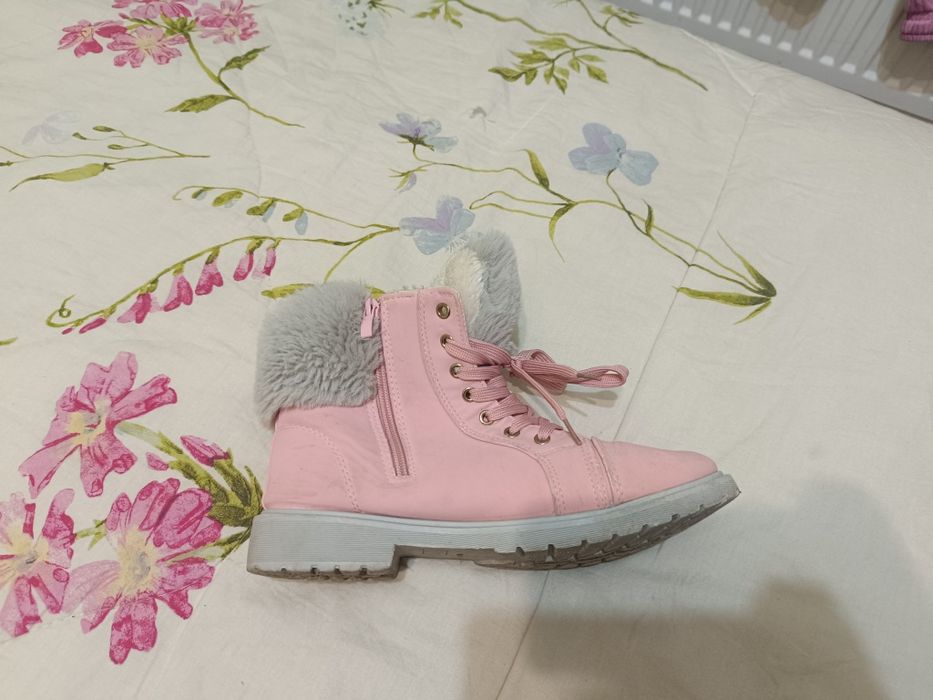 Розови боти с пух