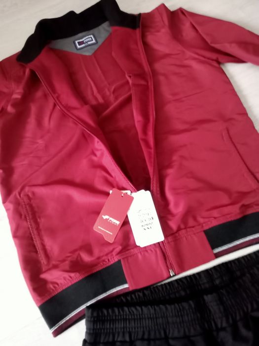 Продается спортивный костюм