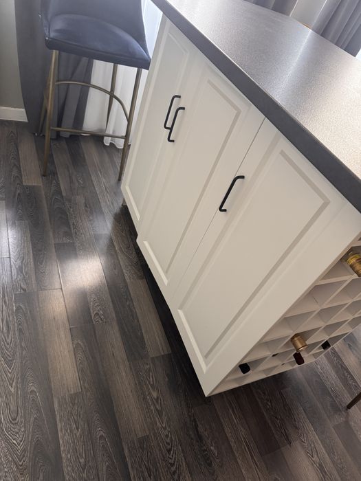 Vand masa din mdf frezat si vopsit +4 scaune