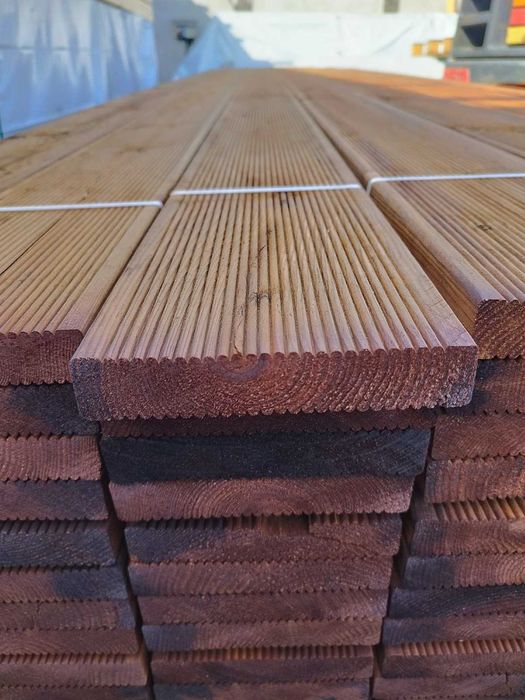 Deck din lemn pentru terase – soluția naturală pentru exterior