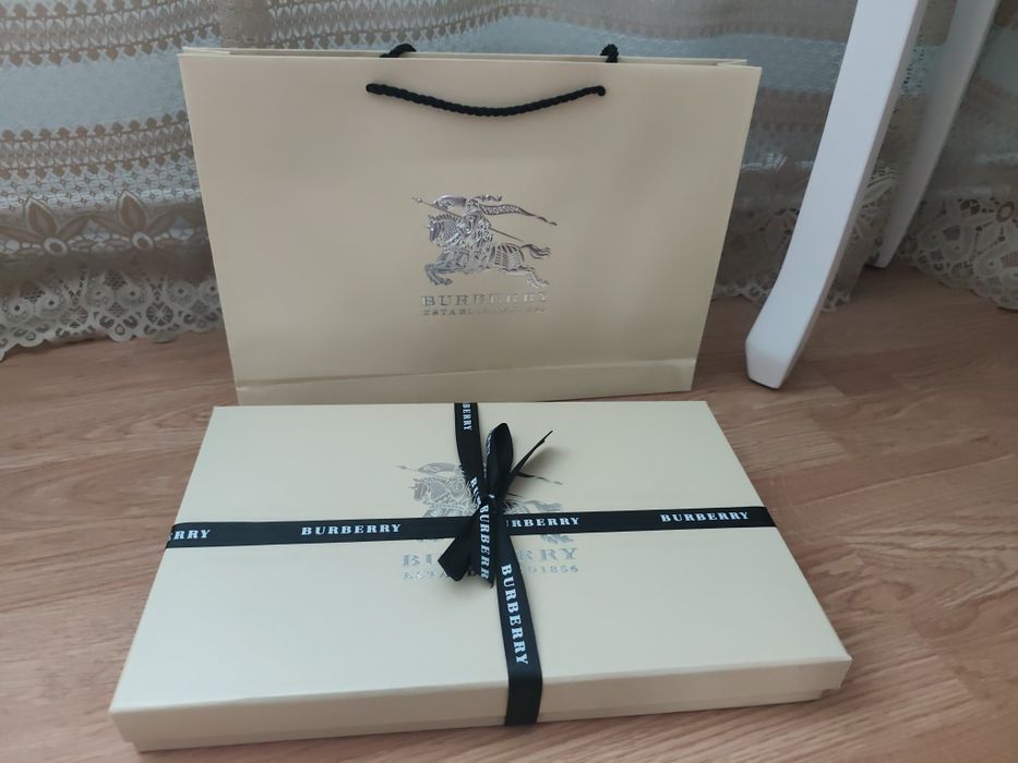 Esarfa scarf Burberry cadou ideal de Craciun