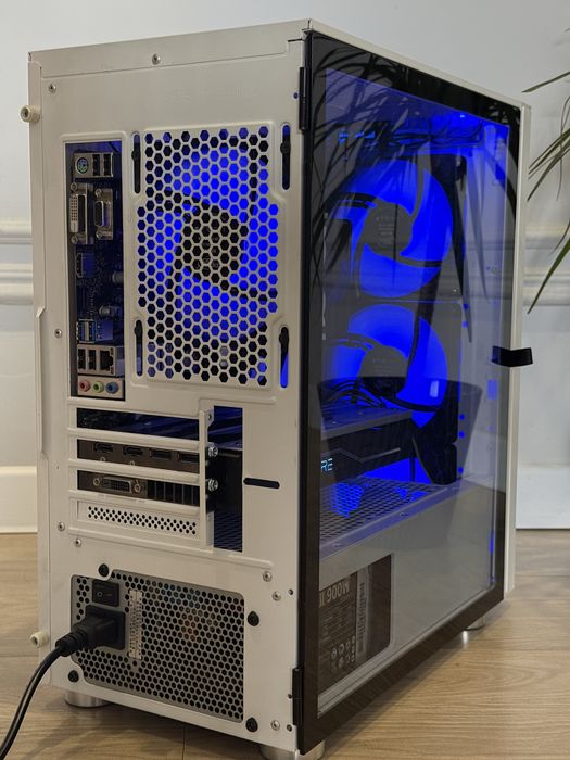 Игровой компьютер / белый компьютер