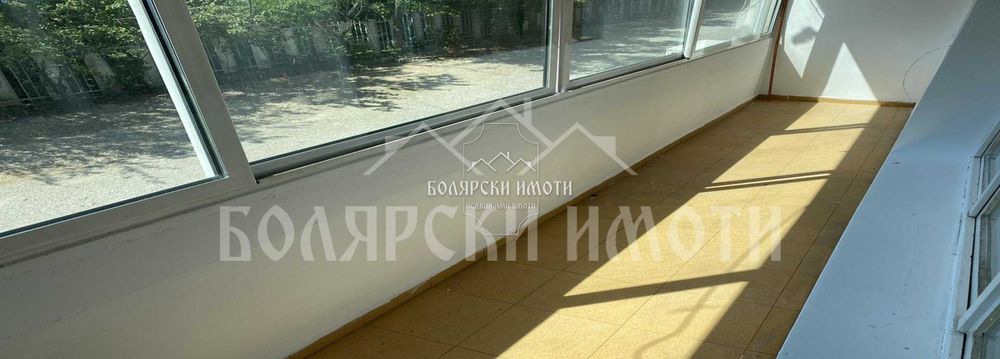 Дава се под наем Тристаен апартамент в Велико Търново, Център - 110 кв.м за 385 € - Снимка #10