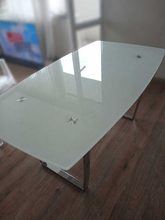 Продавам Трапезарна Стъклена Маса - 160 см.