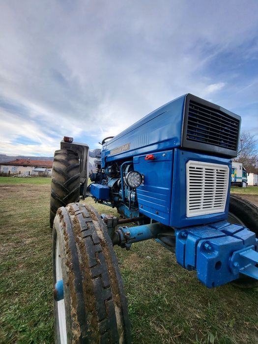 Tractor Universal UTB640