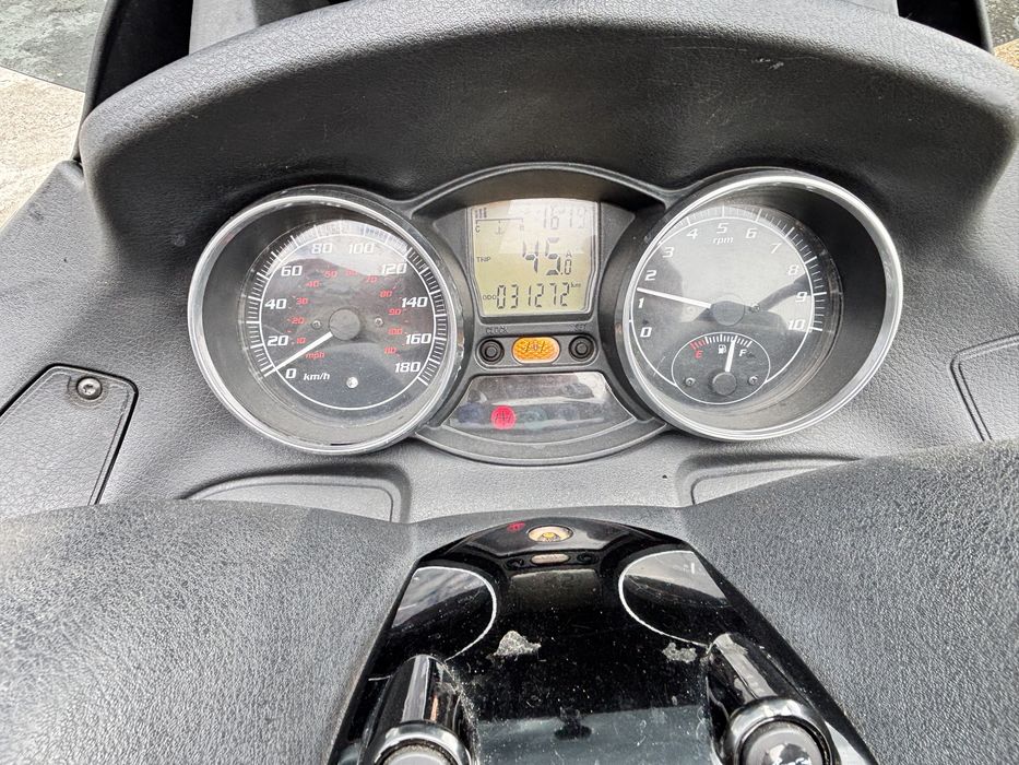 Piaggio mp3. 500cmc. Se poate conduce cu cat b