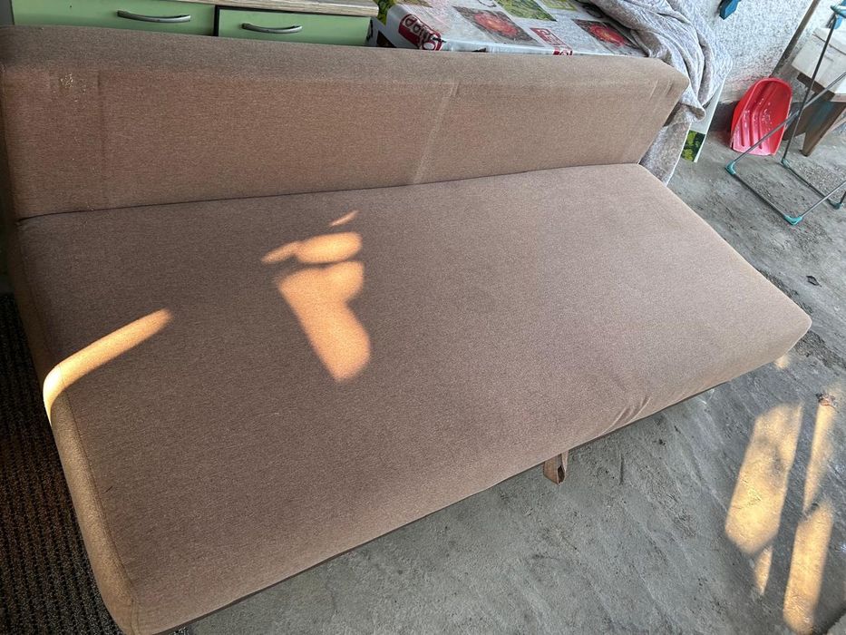 Диван продаётся в хорошем состояние не првыный