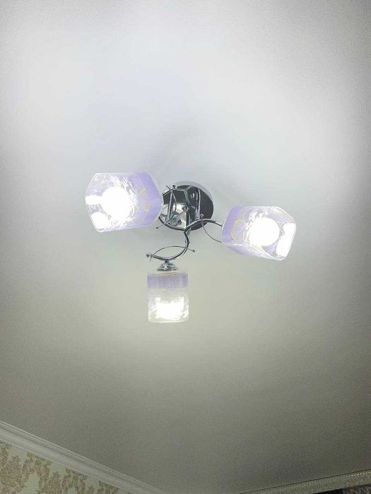 Продам комплект люстр