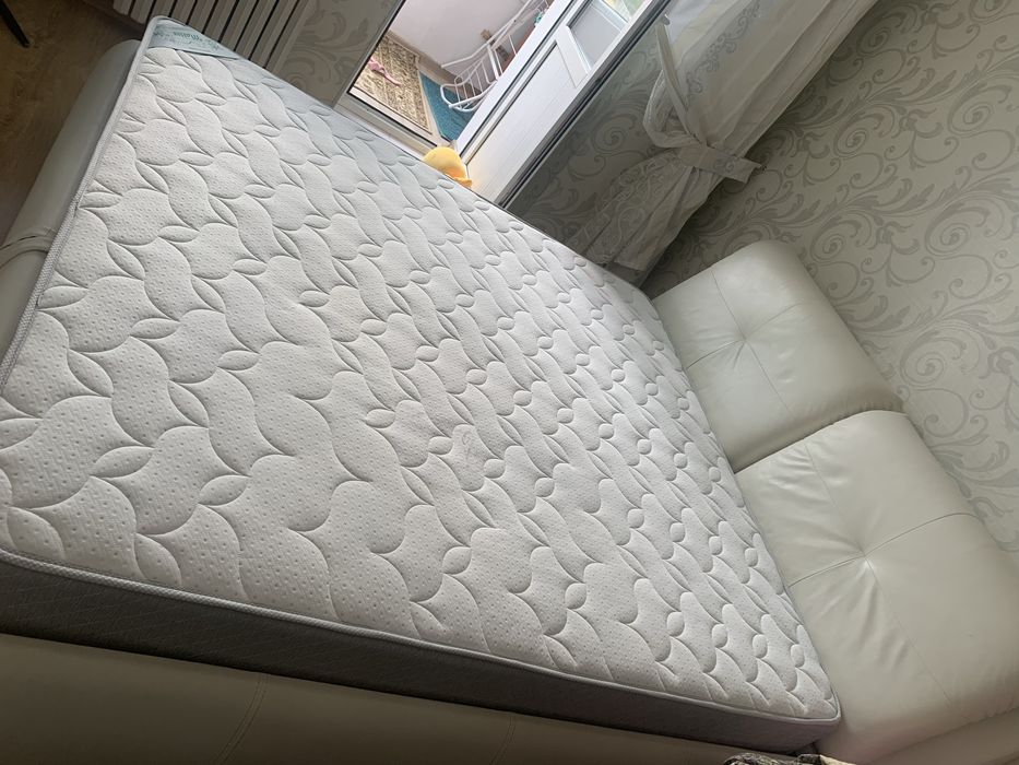 Продам срочно двуспальную кровать