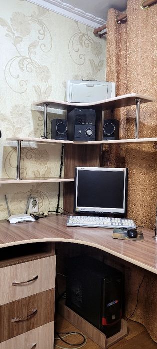 Компьютерный стол