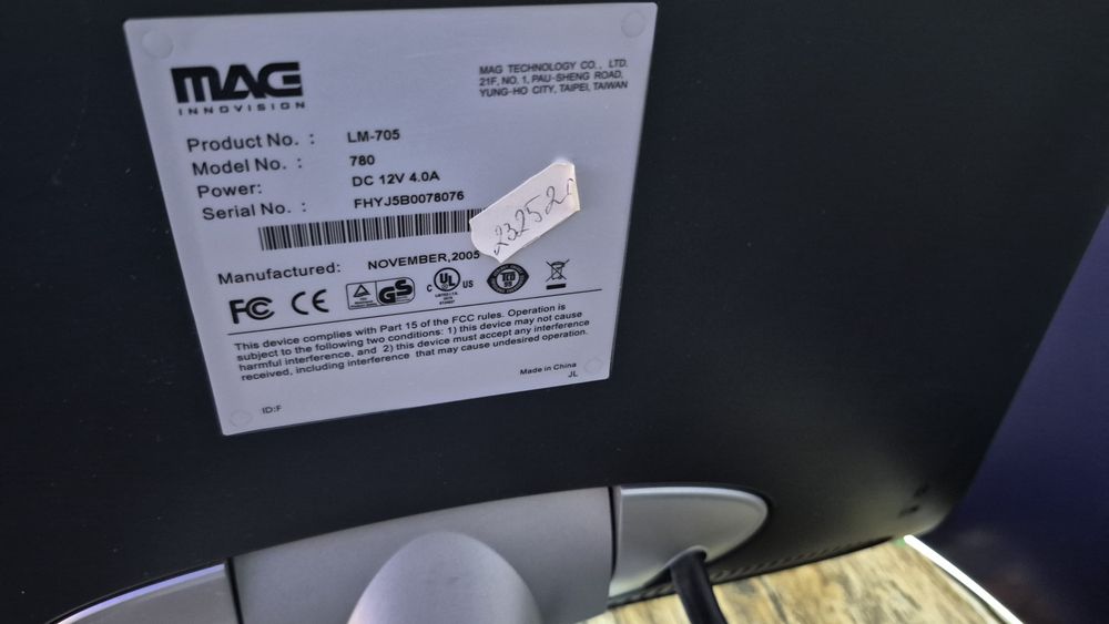 Настолен компютър с монитор 17 инча подходящ за филми, интернет, музик