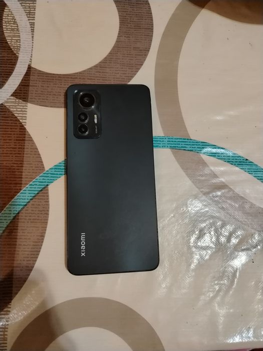 Xiaomi 12 lite srochna sotiladi