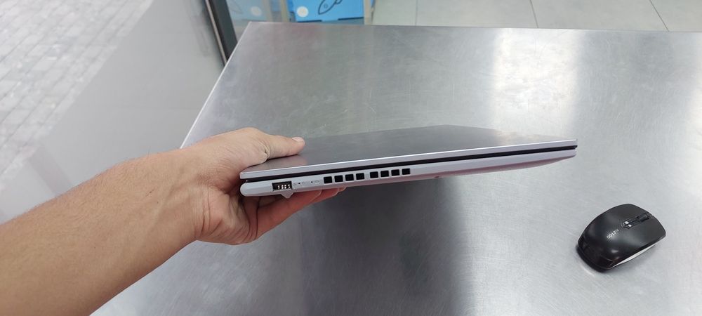 Asus noutbuk sotiladi