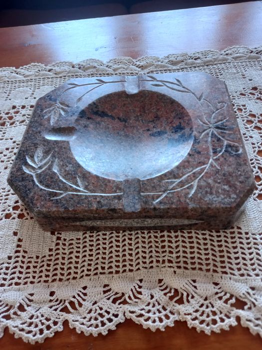 Пепелник от камък