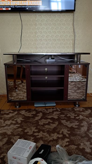 Продам тумбу под телевизор