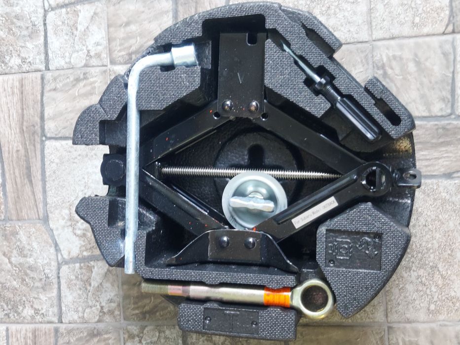 Дамкрат  на Subaru Outback 2012 год .