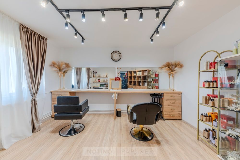 Inchiriez post de coafor