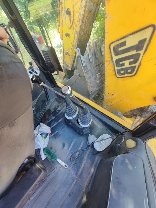 Продаётся экскаватор-погрузчик JCB 3cx