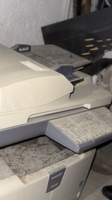 Это многофункциональное устройство (МФУ) Toshiba e-STUDIO167.