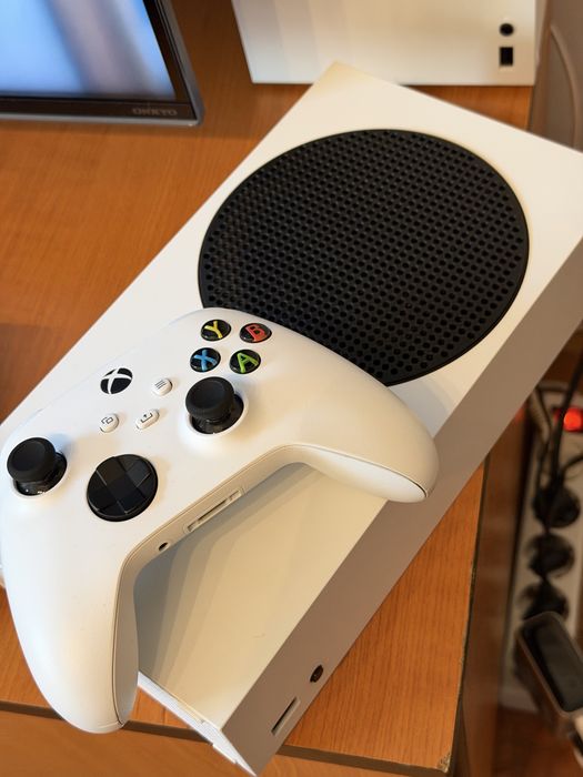 Xbox Series S 512gb ca nou cu toate cablurile