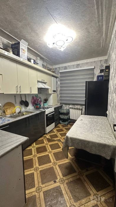 Srochna 3 xonalik xonadon sotiladi