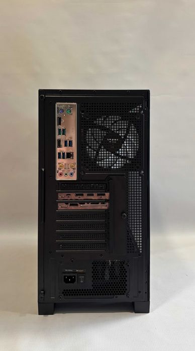 Геймърски компютър Intel Core i7 9700, RTX 2080 Ti 11GB, 16GB ram