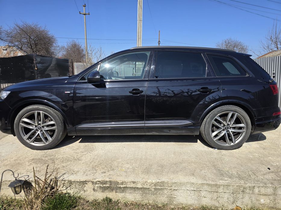 Vând Audi Q7 Quattro S-line/7 locuri