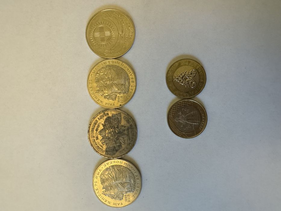 Коллекционные монеты 100,50тг