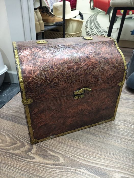 Срочнот продам ЛЕГО ЧАСТИ подарок сундук