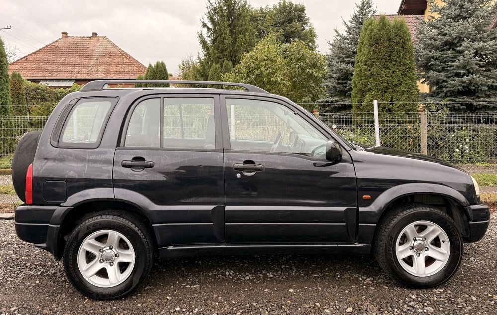Suzuki Grand Vitara 2.0i 128CP 4x4 Mic\Mare *Recent adusa din Italia*