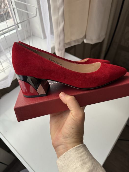 Туфли красные замшевые